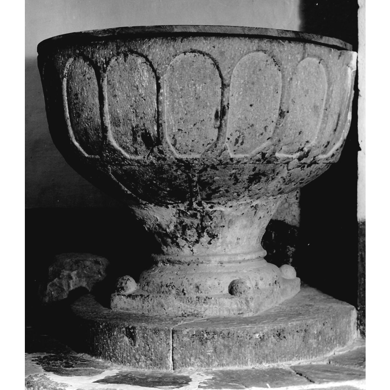 Photograph of the font ca. 1950 in its original location at Amunarrizqueta
