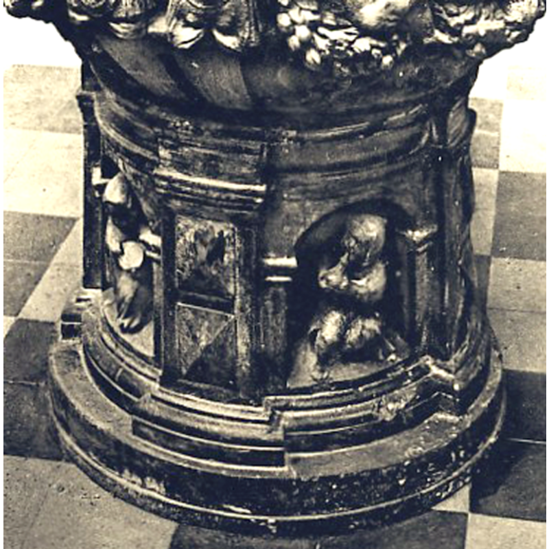 arches supported in columns with capitals