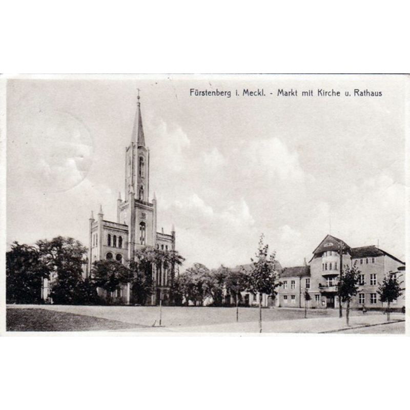 the church northwest end in the context of the square and the town hall
