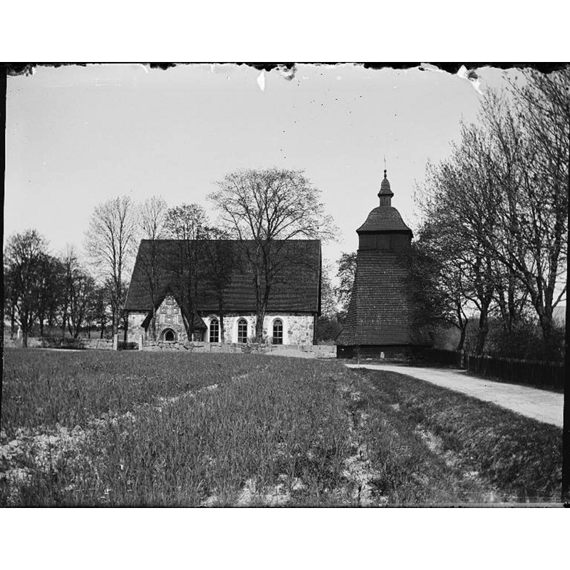 Source caption: "Kyrkan mot söder, klockstapel" -- the church building and the bell-cote viewed from the south