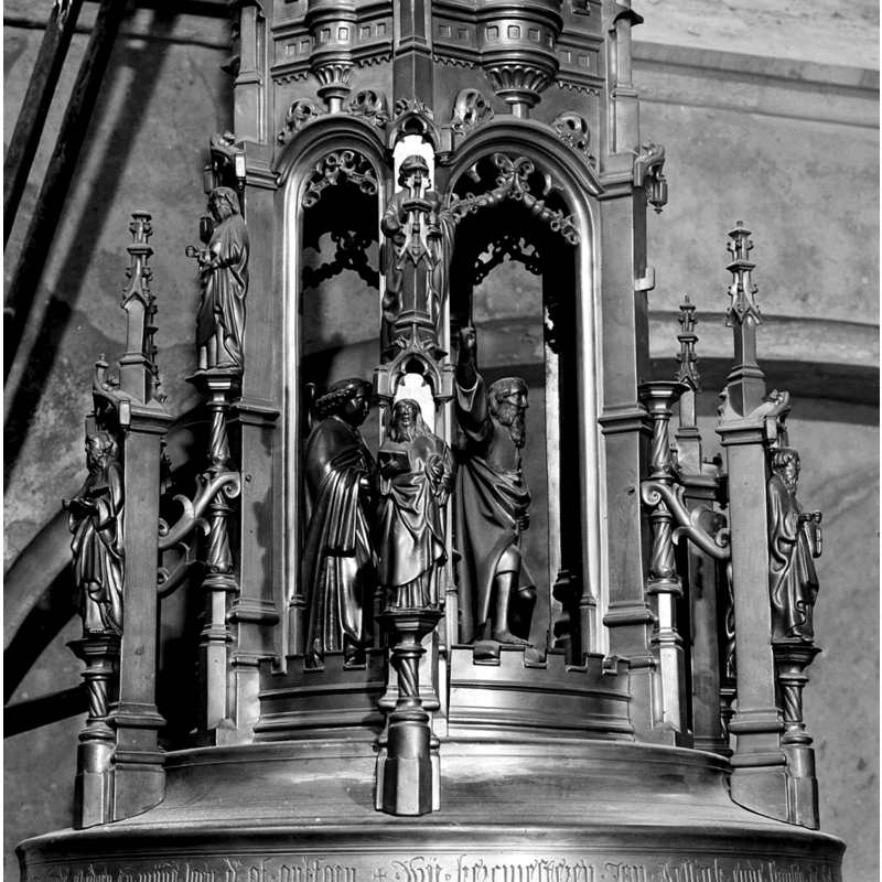 main body of the cover below the finial