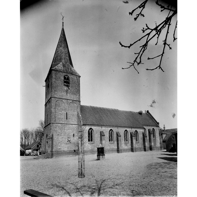 Source caption: "N.H.Kerk en Toren: naar het noordwesten, vanuit het zuidwesten, vanuit het zuidoosten en koor vanuit het noordwesten"