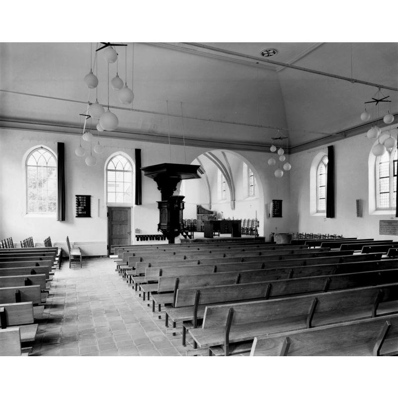 with the font visible at the east end of the south aisle