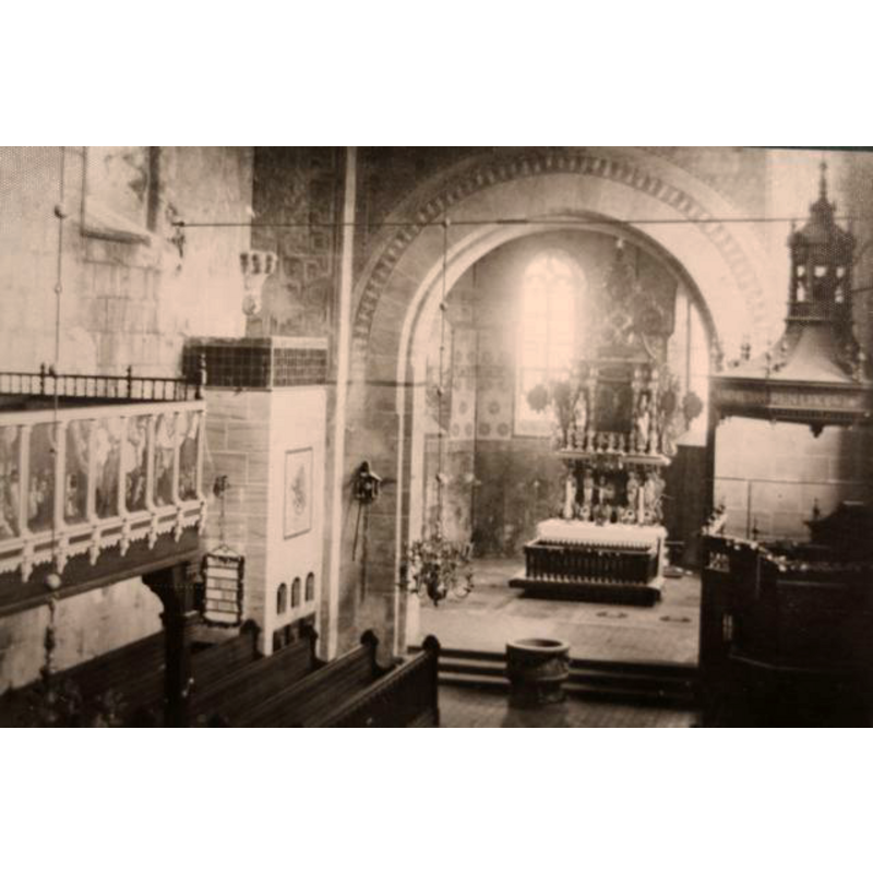 the old font in the context of the east end of the nave in the early-20thC? -- Source caption: "Die Sengwarder Kirche vermutlich Anfang des 20. Jhd."