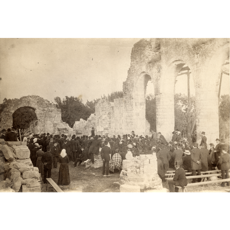 the ruins of the old cathedral during a presentation by professor L. Dietrichson in 1884