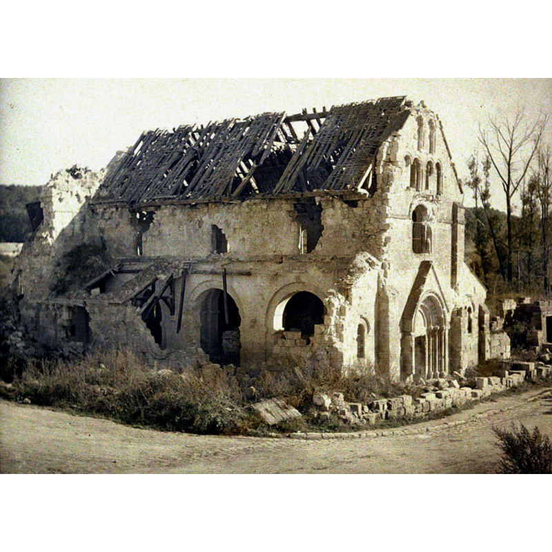 the photograph, taken in 1917, shows the state of the church in WWI