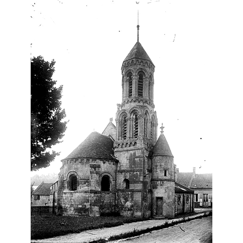the photograph was probably taken by Enlart ca. 1900