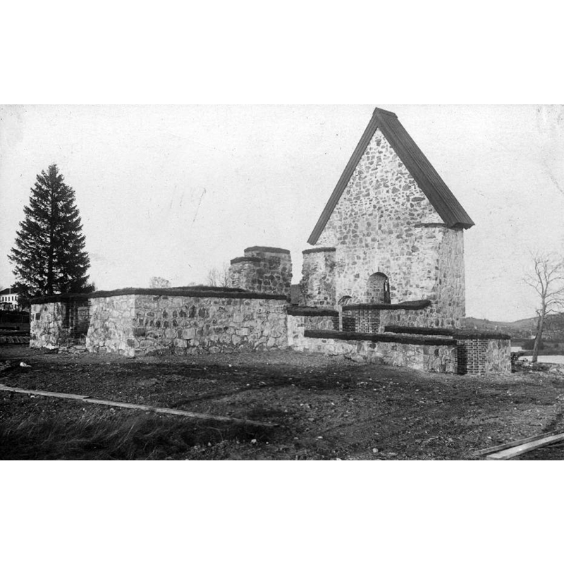 the ruins of the old church ca. 1928-1929
