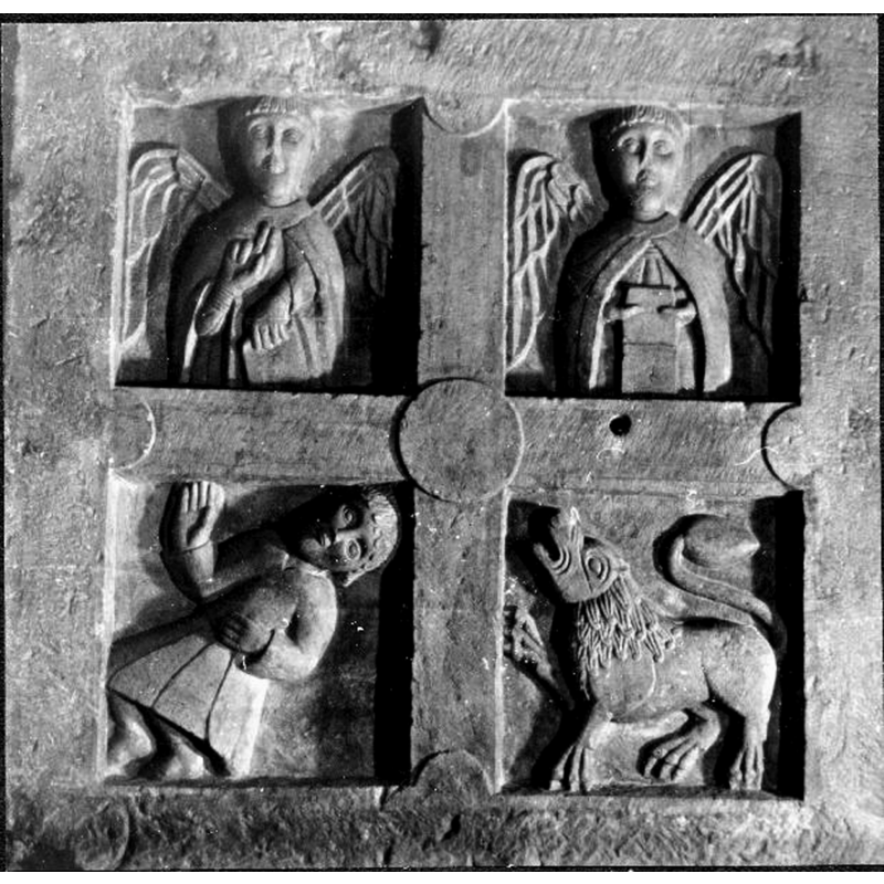 Source caption: "Relieftavla, fyrdelad, inmurad i korväggen."