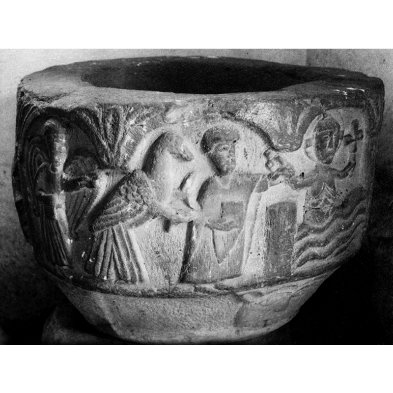 Source caption: "Dopfunt av sandsten, 1100- eller 1200-talet, cuppan."