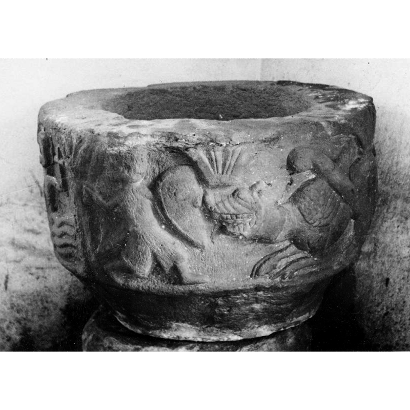 Source caption: "Dopfunt av sandsten, 1100- eller 1200-talet, cuppan."