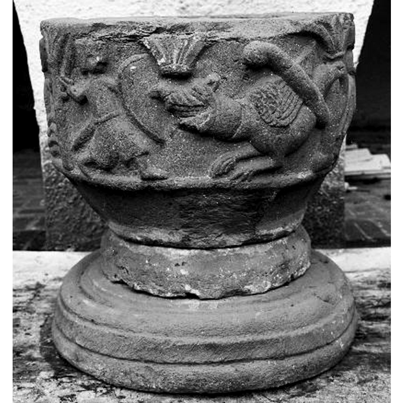 Source caption: "Dopfunt av sandsten, 1100- eller 1200-talet." [NB: the position of the font in this photograph should not be taken as indicative of its position in relation to the altar, as the font was being rotated for the photograph against the same background]