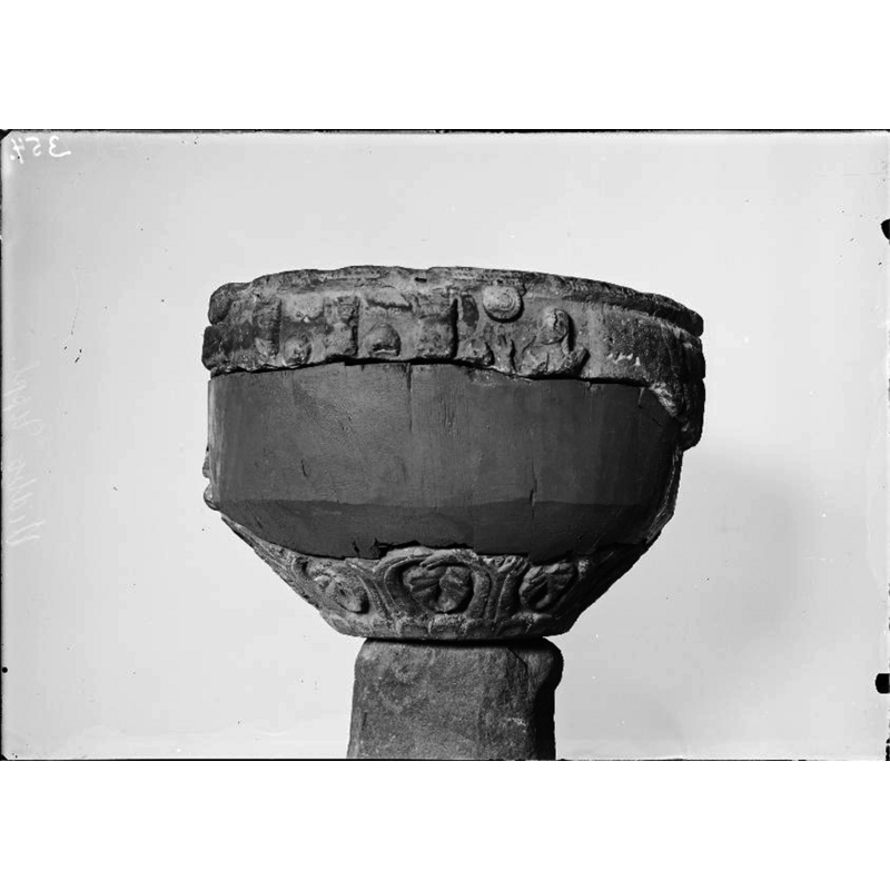 the missing parts of the basin were replaced by blank material after 1904 -- although not much is left of the actual carving here, the scene is the Adoration of the Magi, with the star of Bethlehem clearly visible here