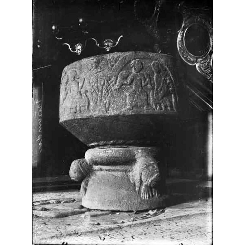 umidentified scenes; on the left a seated figure ; in the right two seated figures, one holding up two objects