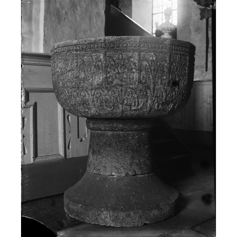 Source caption: "Dopfunt, gotländsk kalksten, 1200-talet."