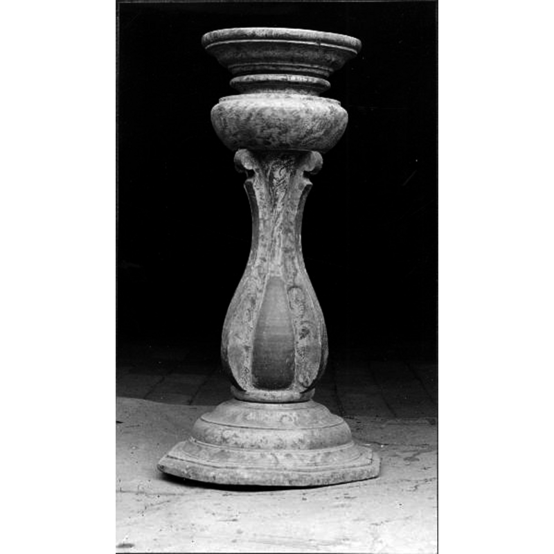 the mid-18thC font in this church