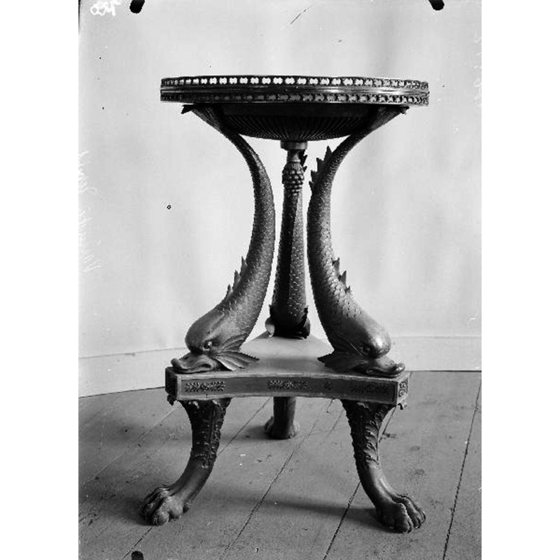 Source caption: "Dopbord, förgyllt trä, ciselerad mässingskant, fötterna delfiner och lejonklor. Slutet av 1700-talet."