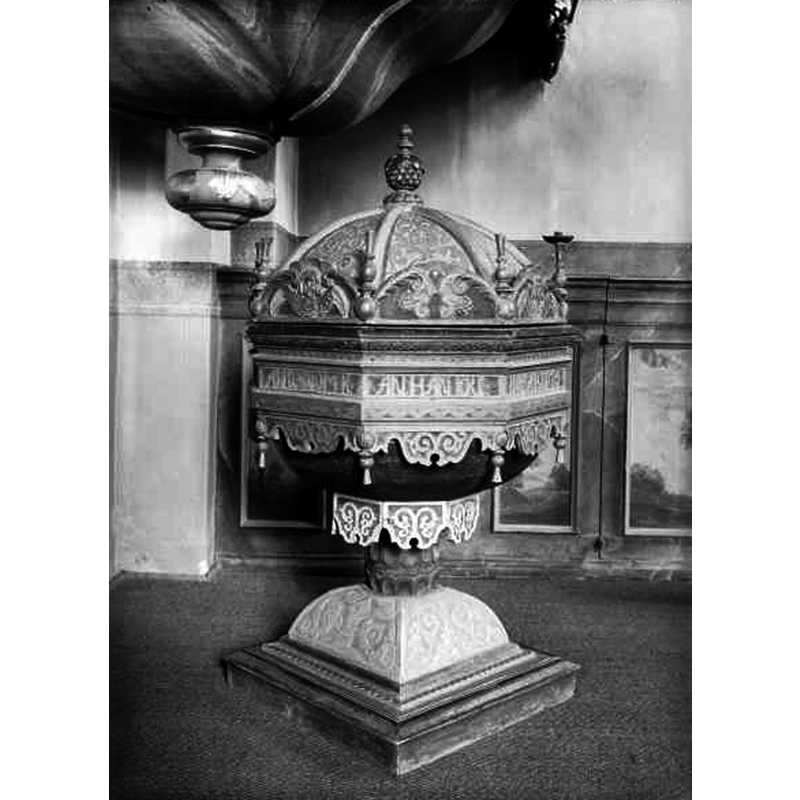 on several parts of the basin, base and lid