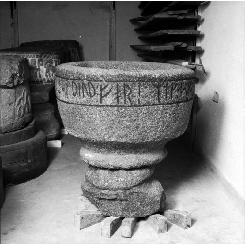 photographed at the SHM, on its fragment base