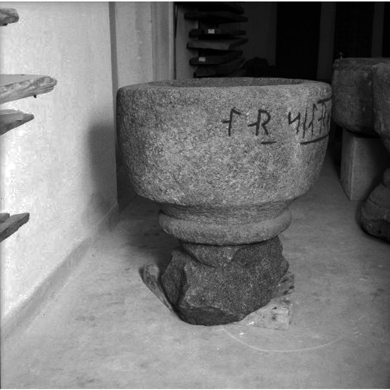 photographed at the SHM, on its fragment base