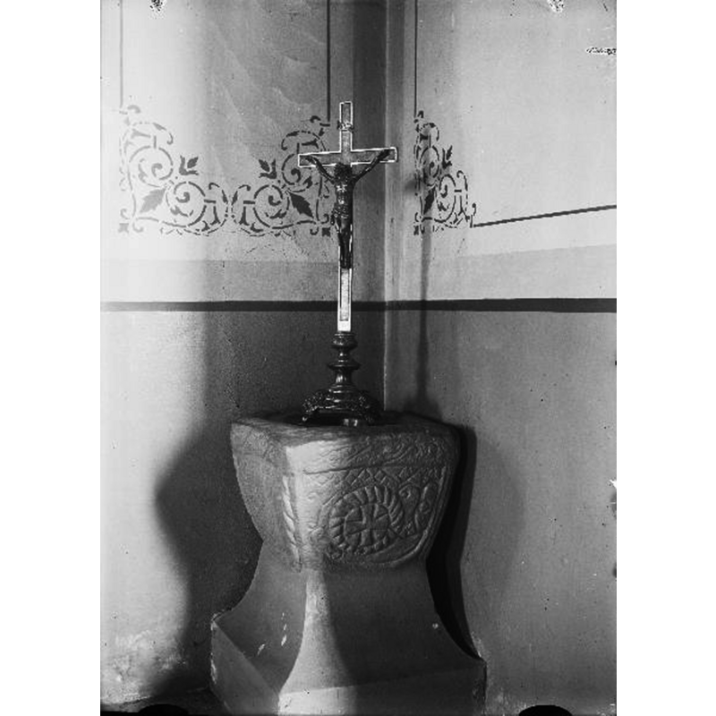 the font as it was in 1924: the medieval basin cemented onto a modern base