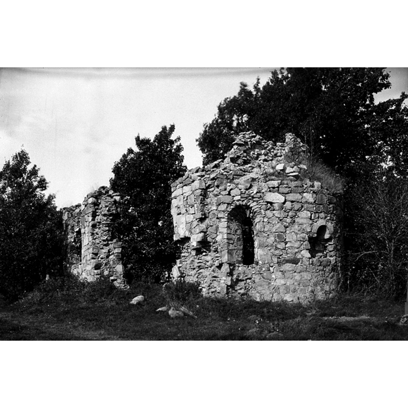 the medieval church in ruins before its 1930s restoration