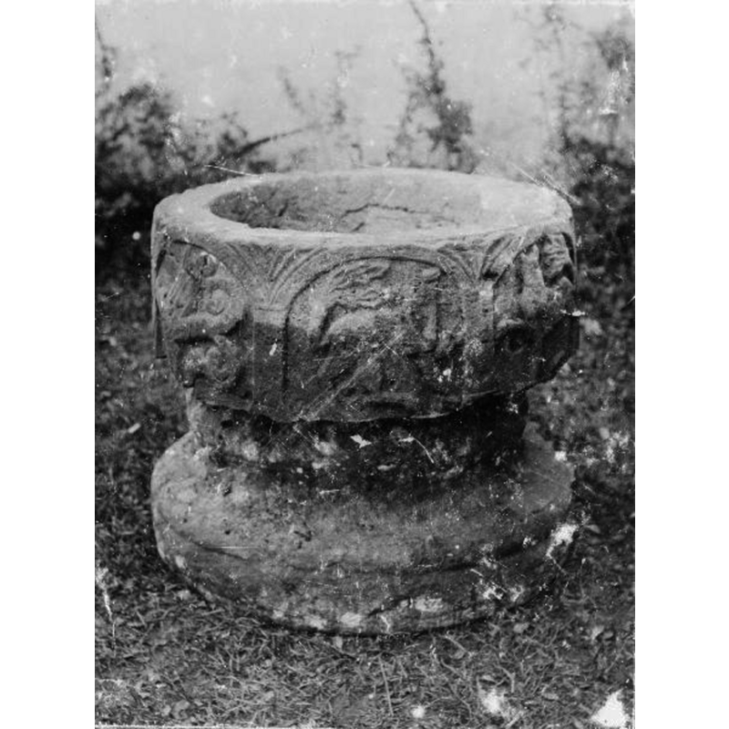 Source caption: "Dopfunt, sandsten, romansk." -- photographed outside the church