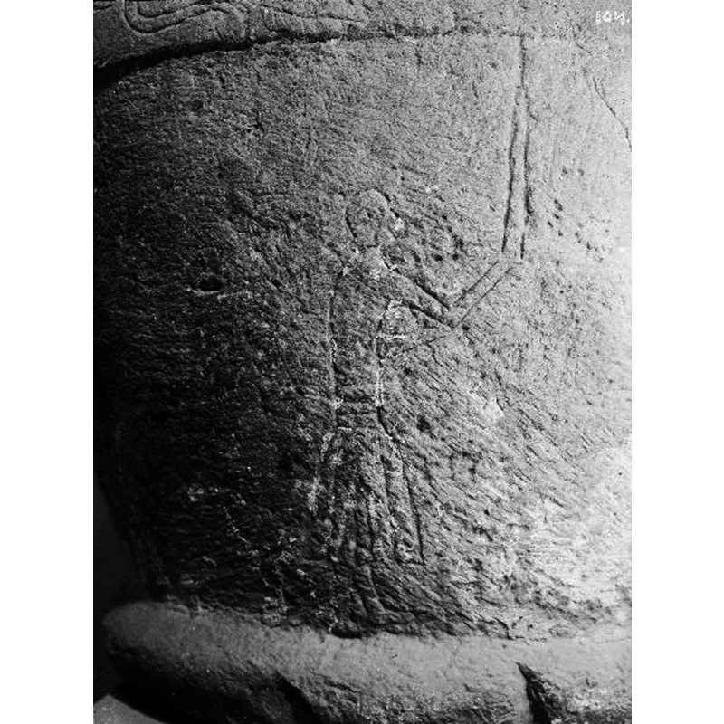 Source caption: "Dopfunt, sten, från omkring 1100, detalj, ristning på cuppan."