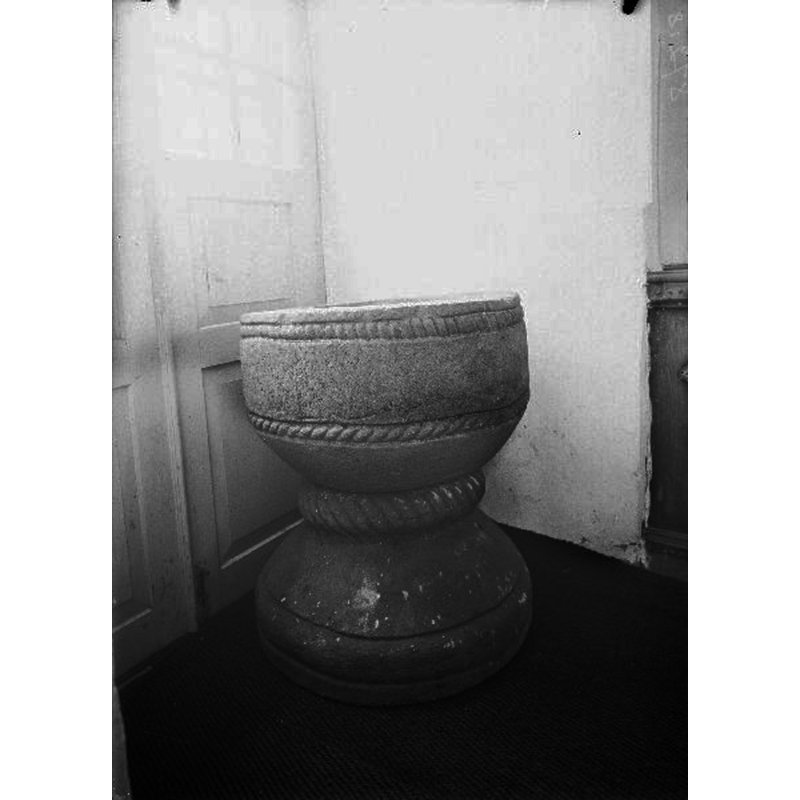 Source caption: "Dopfunt, 1100- eller 1200-talet."