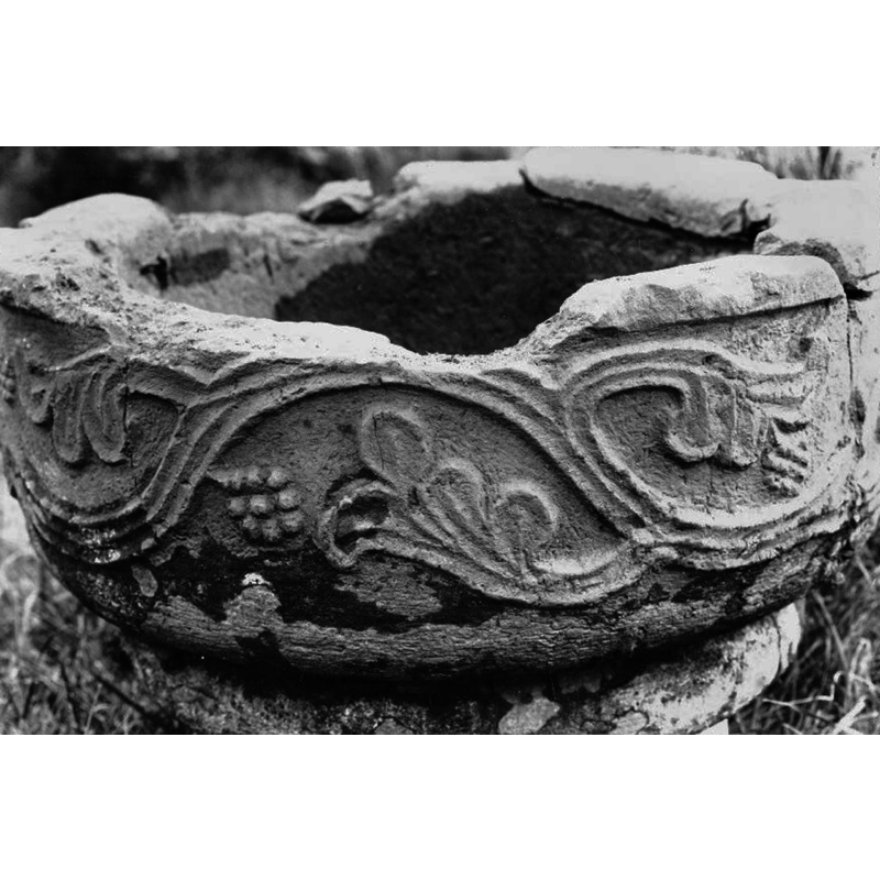 fragment of the basin of the medieval font originally from the demolished church of Brunnhem, later moved to Stenstorp -- Source caption: "Stenstorps kyrka [...] Dopfuntscuppa, medeltida. Funnen i jorden vid prästgården."