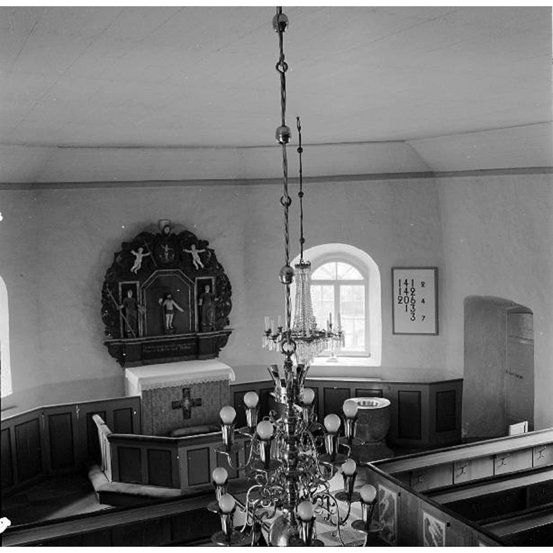 the font is visible to the right of the altar, by the apse window