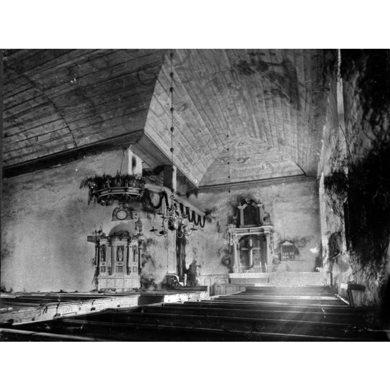 the medieval church had been re-built 1750s; damaged by fire 1770s; it was demolished 1905 when the new church was built to replace it, using materials and furnihings from the old one