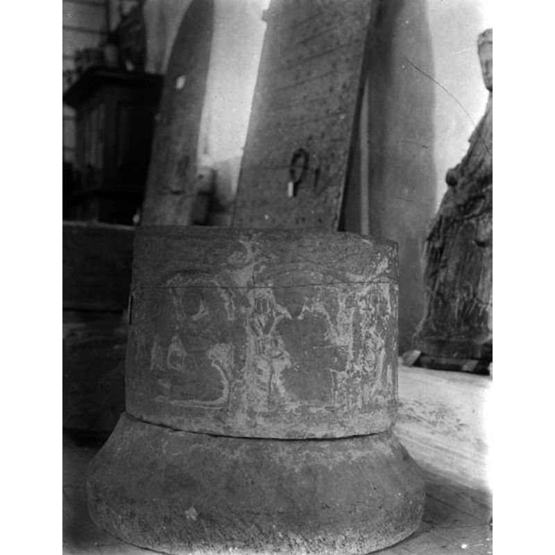 the source caption for this photograph reads: "Kestad kyrka. Funt i Fornminnesföreningens museum i Edåsa."  It was taken by Ernst Fisher probably ca. 1910 while the Kestad font was on display in the then temporary museum of the Västergötlands fornminnesförening at the parish church of Edåsa -- that church would eventually revert to its liturgical function in 1938, and the contents were then moved to their oiriginal churches, or to the Västergötlands museum when the original church had disappeared