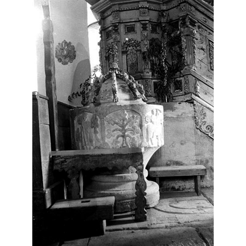 the font is shown in this 1911 photograph near the pulpit, against the wall; it would have been the south wall in the canonical orientation of this church but it had been altered in the 18thC century, when the chancel was pointed south