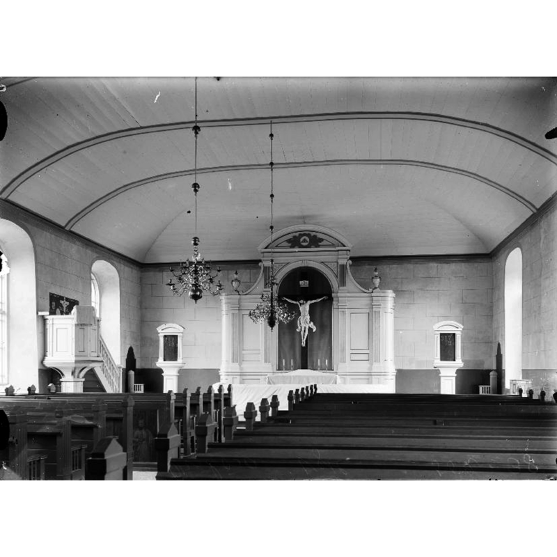 Source caption: "Örslösa kyrka [...] Interiör mot öst och koret. Välvt tak."