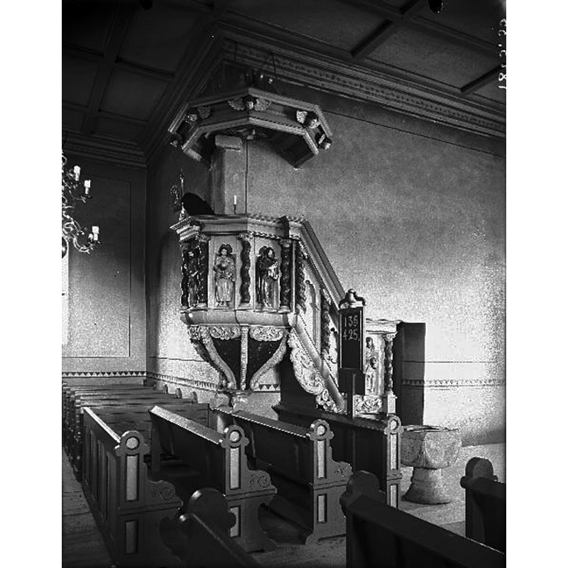 Source caption: "Sveneby kyrka [...] Predikstol, 1700-talet. Före restaurering."