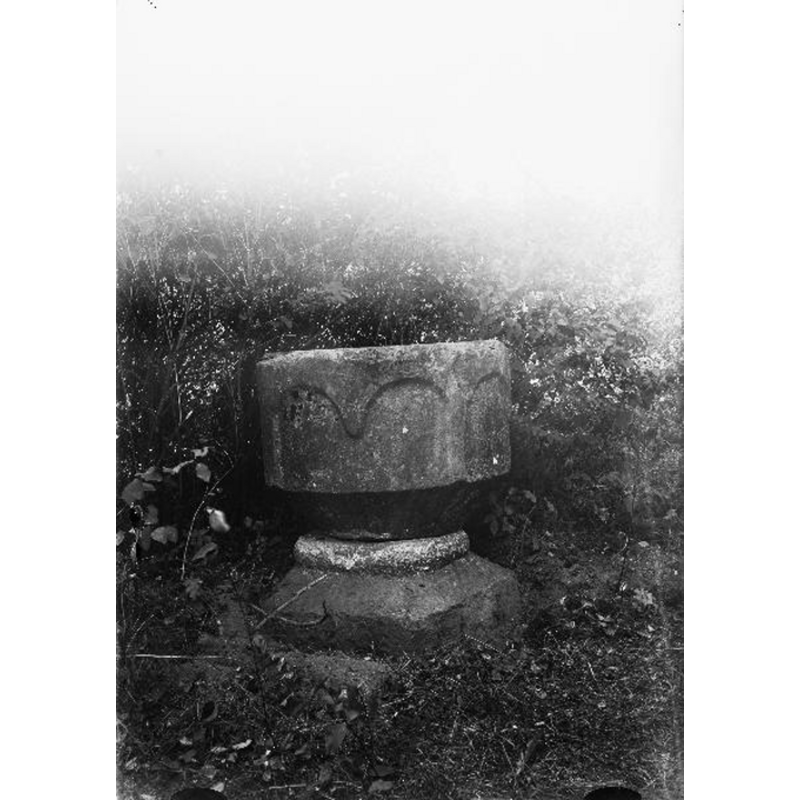 Source caption: "Strö kyrka [...] Dopfunt, medeltida."