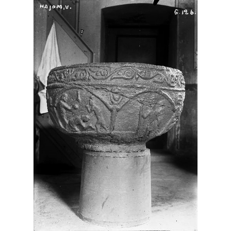 the base on which the basin is raised here is not the original one; the original one was probably made up of a round stem and a circular lower base