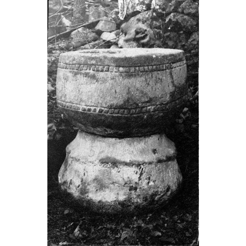 Source caption: "Grude kyrka [...] Dopfunt, sandsten, 11-1200-talet."