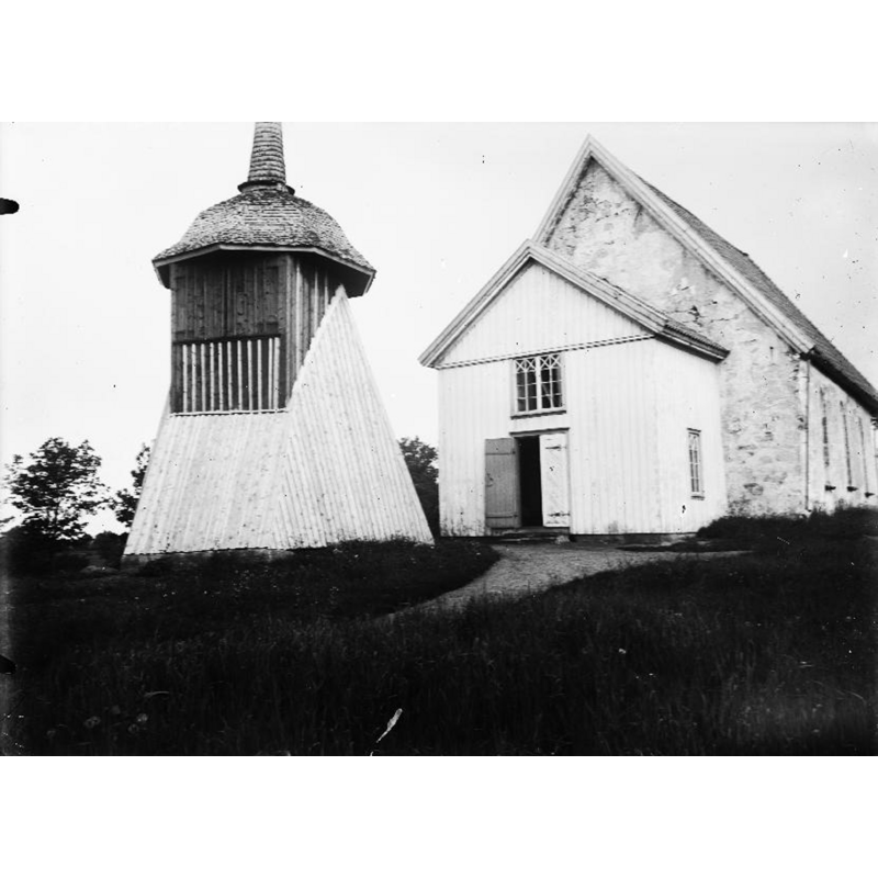 Source caption: "Härna kyrka [...] Kyrkan och klockstapeln från väster."