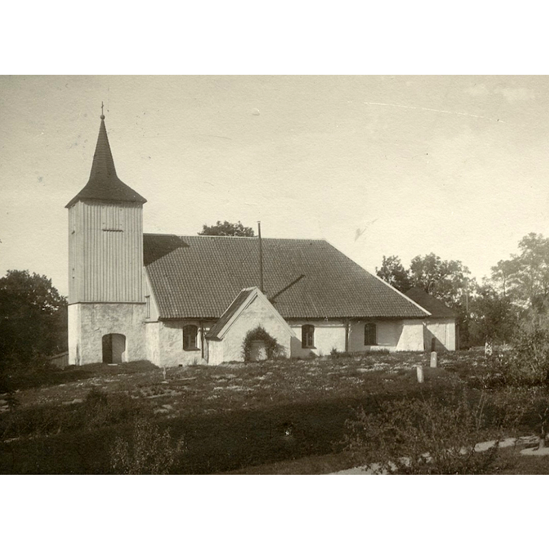 the old church that was destroyed in a fire in 1929 -- Source caption: "Lagmansereds gamla kyrka [...] 	Picture postcard [...] Appr. 1905"