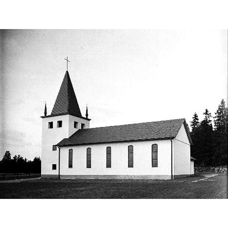 modern church built in 1935 to replace the medieval one that burned down in a 1929 fire