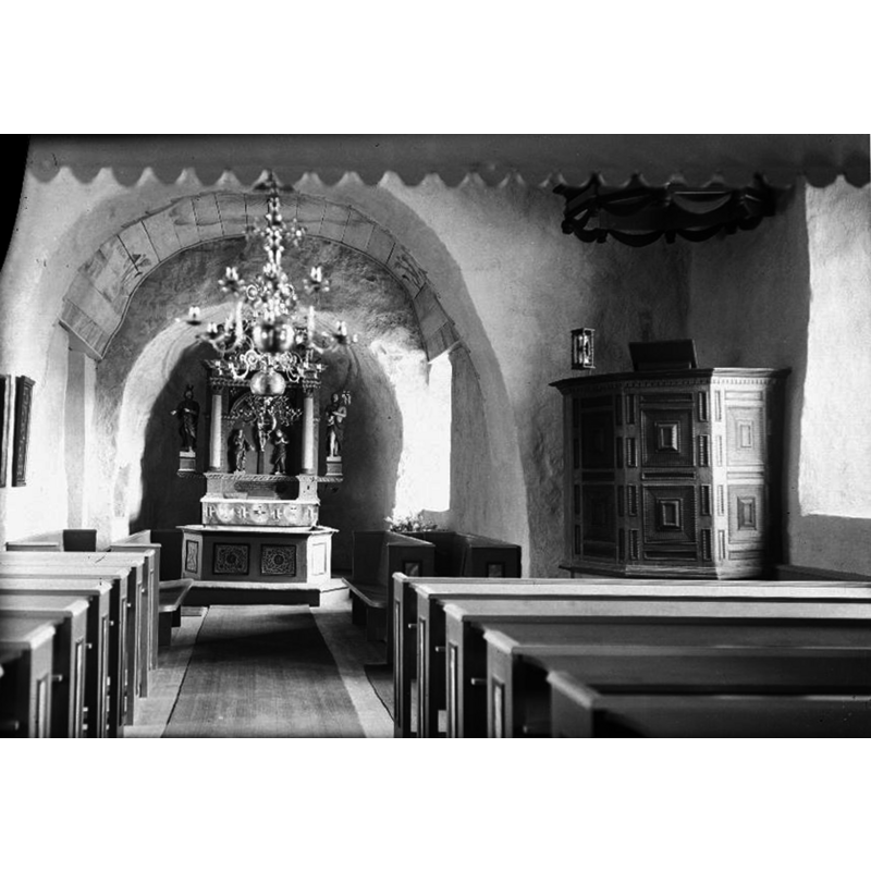 photograph taken after the 1940 restoration when the pulpit was moved across to the east side, the nave re-pewed, etc.