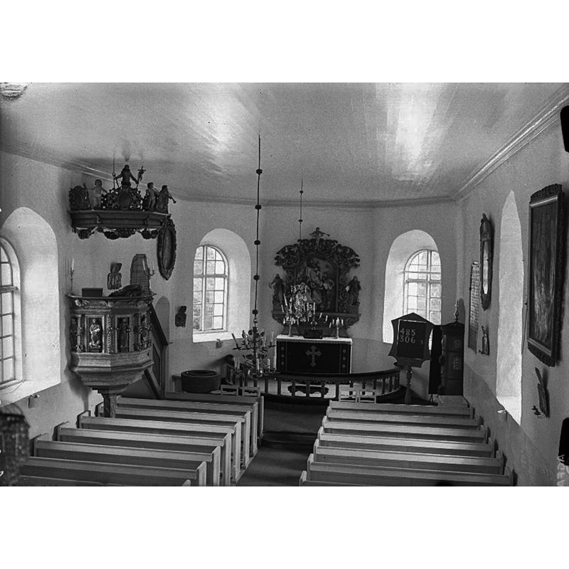 the top of the medieval font is visible at the far left end, by the pulpit