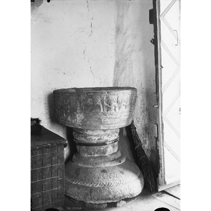 the medieval font located here, in 1914, next to the entranceway