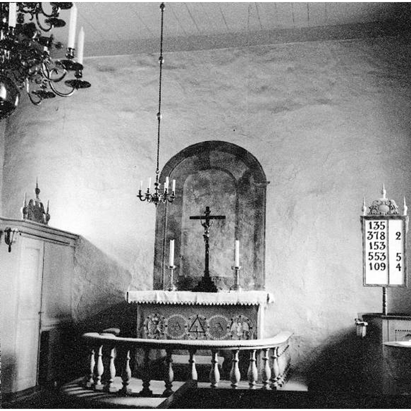 the medieval font is partially visible in the bottom-left corner, by the psalm board -- it had been located earlier, ca. 1930, across the nave, by the pulpit, not its original location, of course