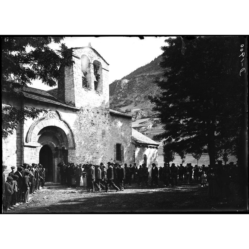 Source caption: "Arribada d'una processó a l'església de Santa Maria de Mijaran"