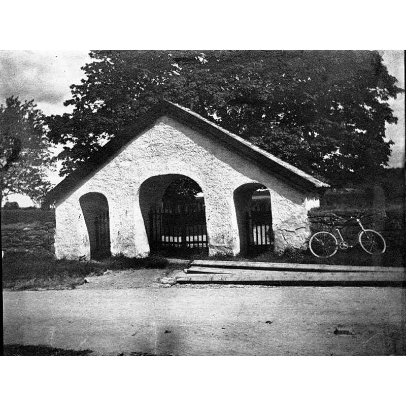 Source caption: "Björketorps kyrka [...] Stiglucka, invid gamla kyrkogården."