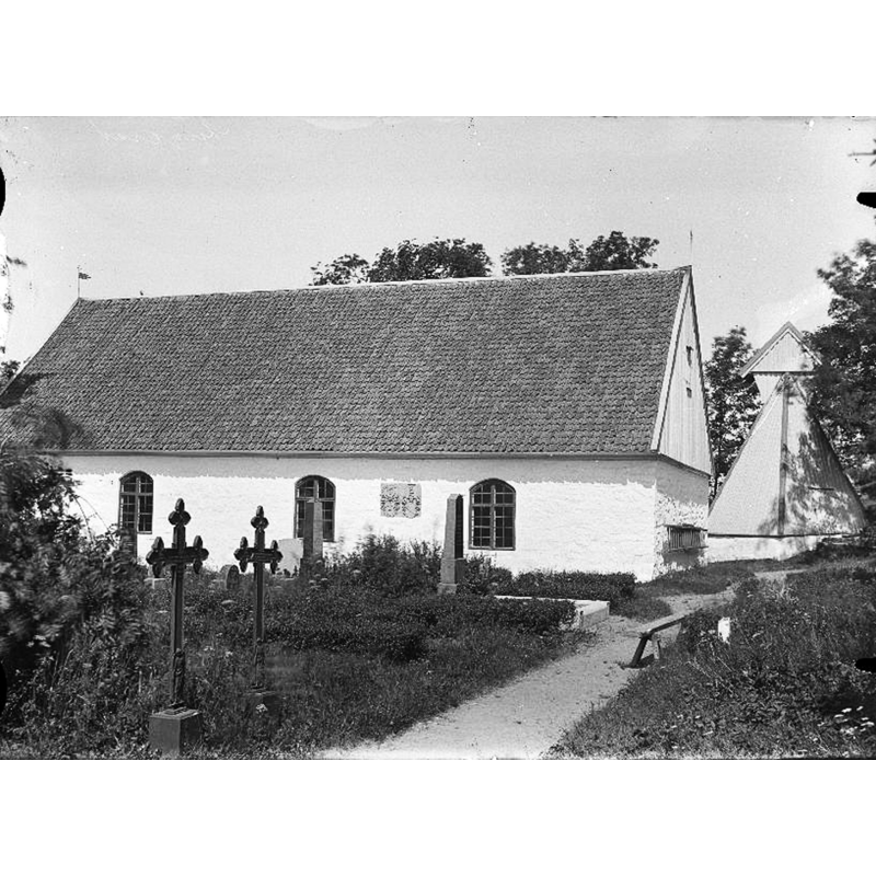 Source caption: "Angereds kyrka [...] Kyrkan från söder." -- Angered parish church before the major 1933 restoration