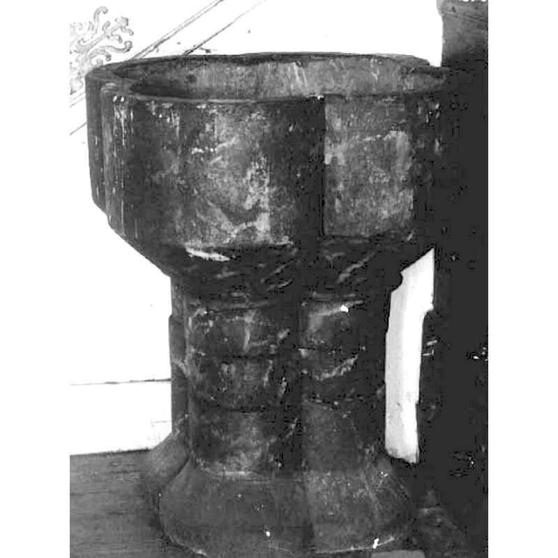 Source caption: "Dopfunt från Angereds kyrka."